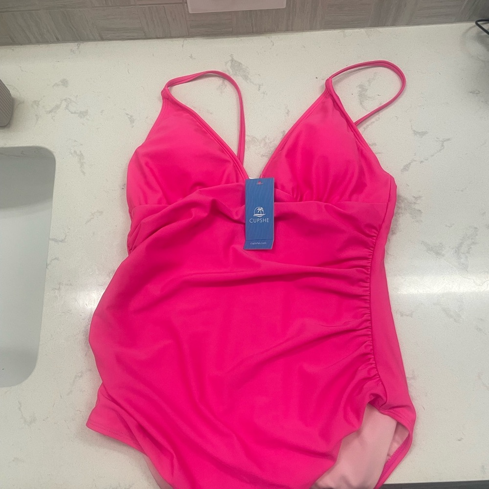 Cupshe Pink One Piece Swimsuit with Plunging V-Neck
